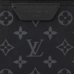 louis-vuitton-discovery-backpack-pm–M22558_PM2_Front view.png